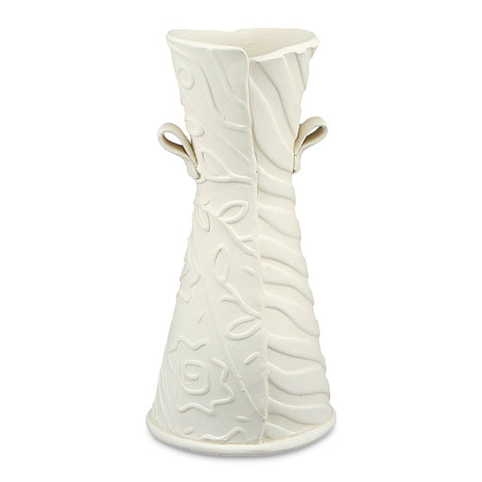 Artist Dan Gegen used Amaco White Art Clay No. 25 to create this vase.